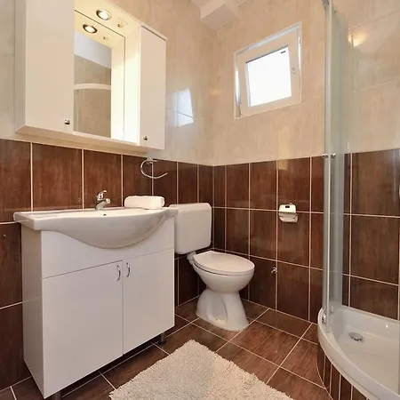 Nikolina Appartement *