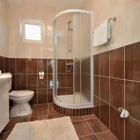 Nikolina Appartement *