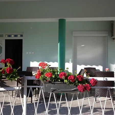 Nikolina Appartement *