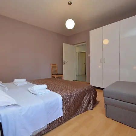 Nikolina Apartment *